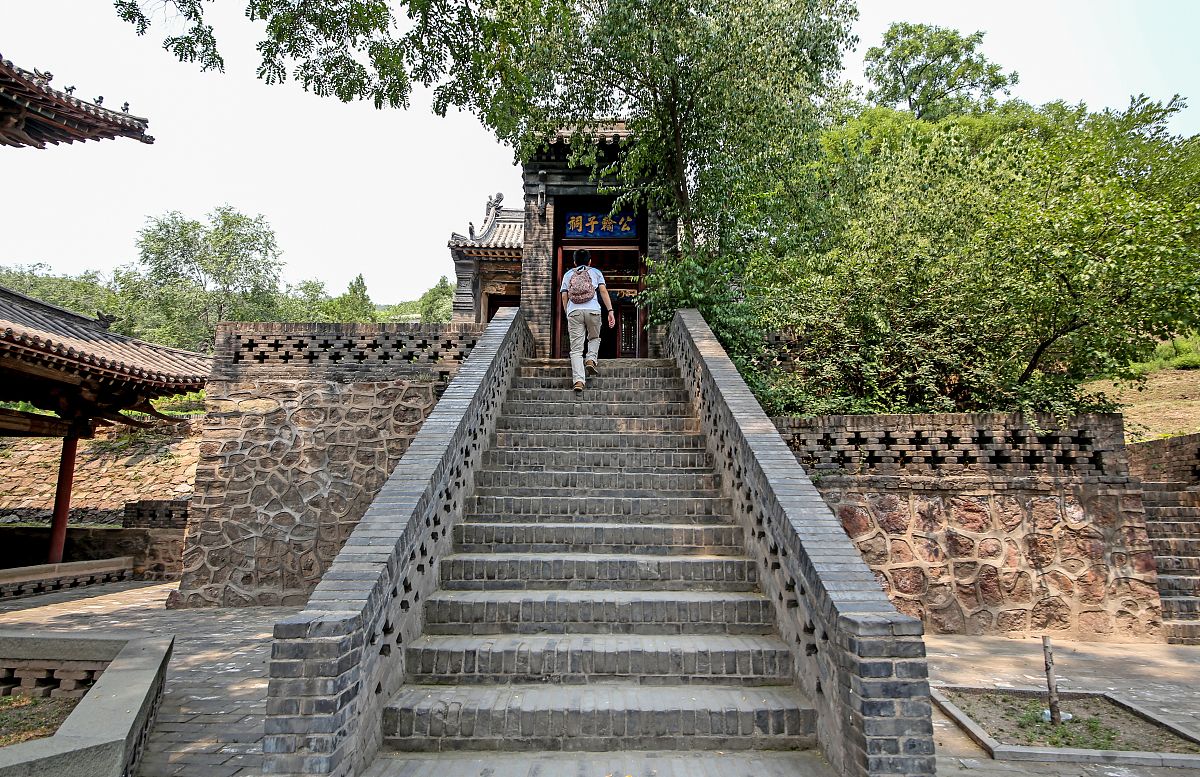 给我设计一套旅游方案：从太原市出发周末两天时间在附近省份。