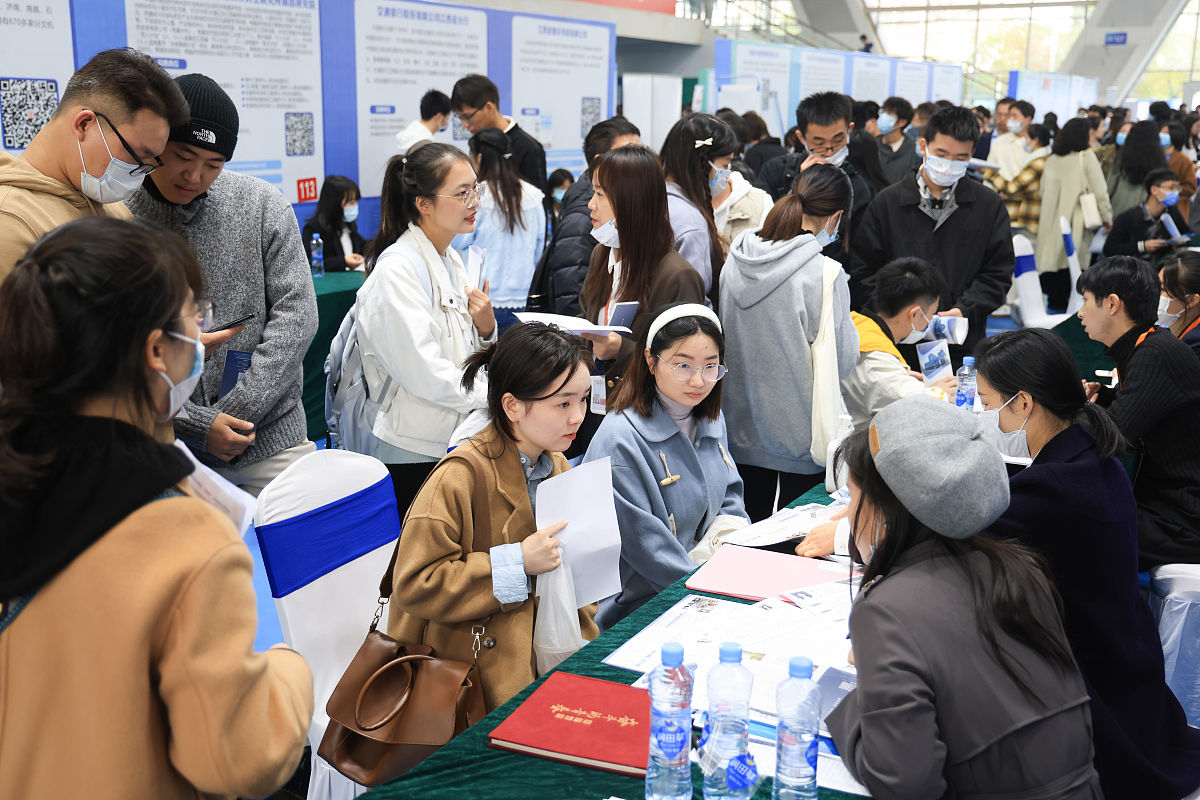 南昌轨道学校铁道运输管理(五年制)招生条件：培养铁路运输管理人才