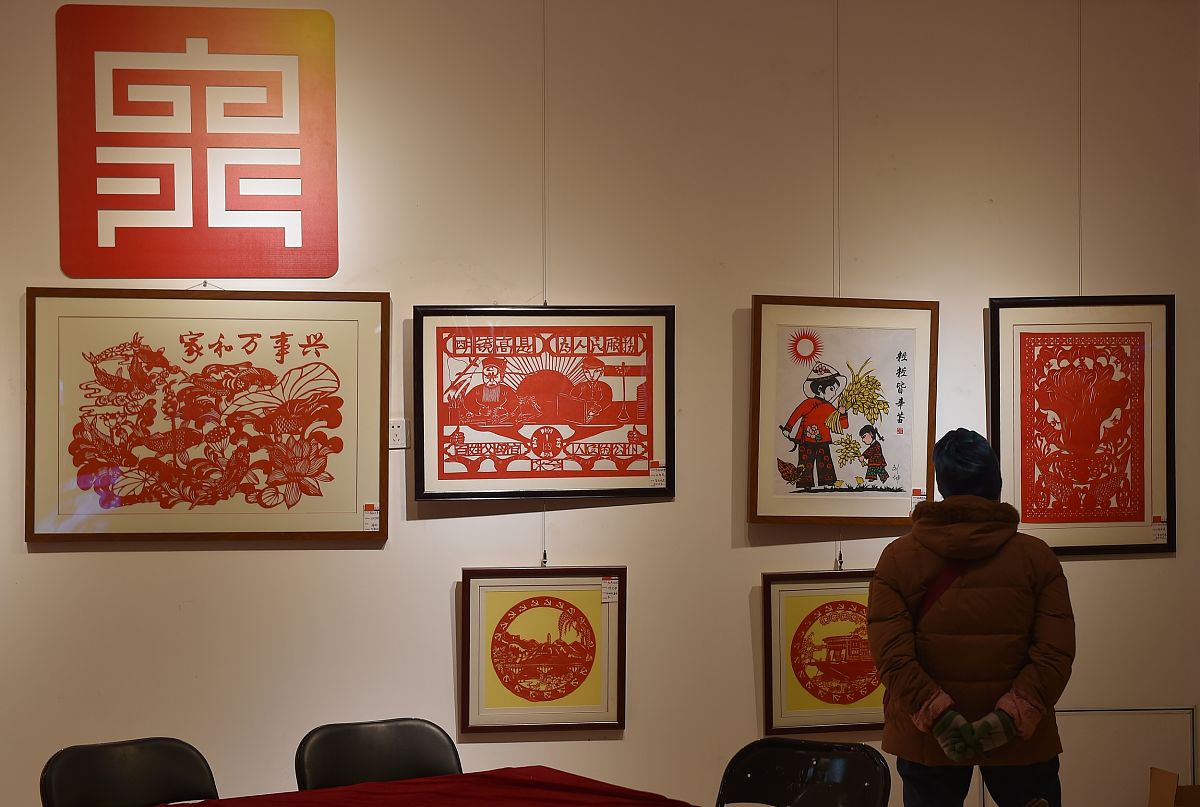 请对下面的材料进行改写并进行适当拓展：传播和传承是安全民俗文化赖以广泛存在和发展的根本原因两者研究的区别是传播应侧重于研究不同安全民俗文化之间的碰撞以及向周边的扩散而传承应侧重于研究安全民俗文化在族群内的延续和继承; 两者研究的共同点是均可从安全民俗文化传播和传承的范式、载体等方面展开研究。