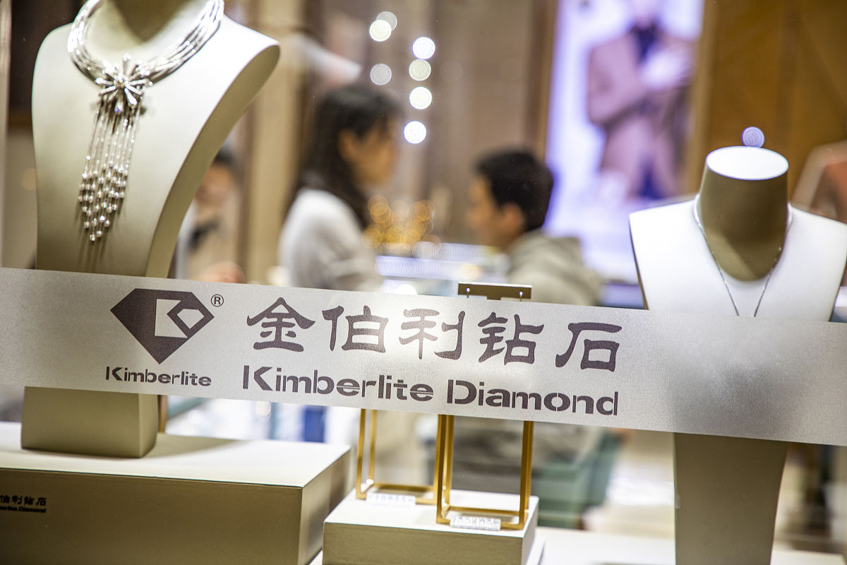 面对日益激烈的黄金珠宝直播行业的竞争小微企业应该怎样做营销和扩大优势