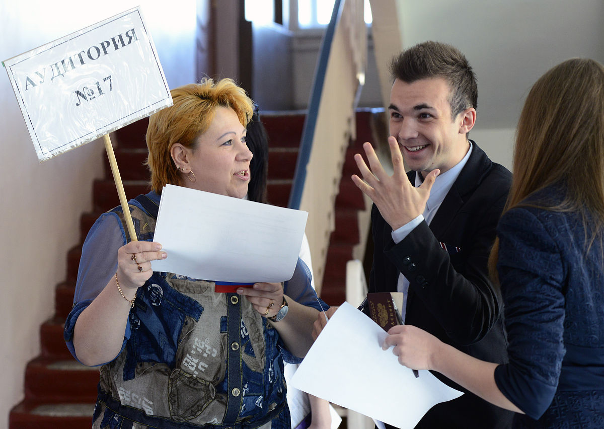 当地时间2014年5月29日,俄罗斯vladivostok,俄罗斯学生参加国家统一考
