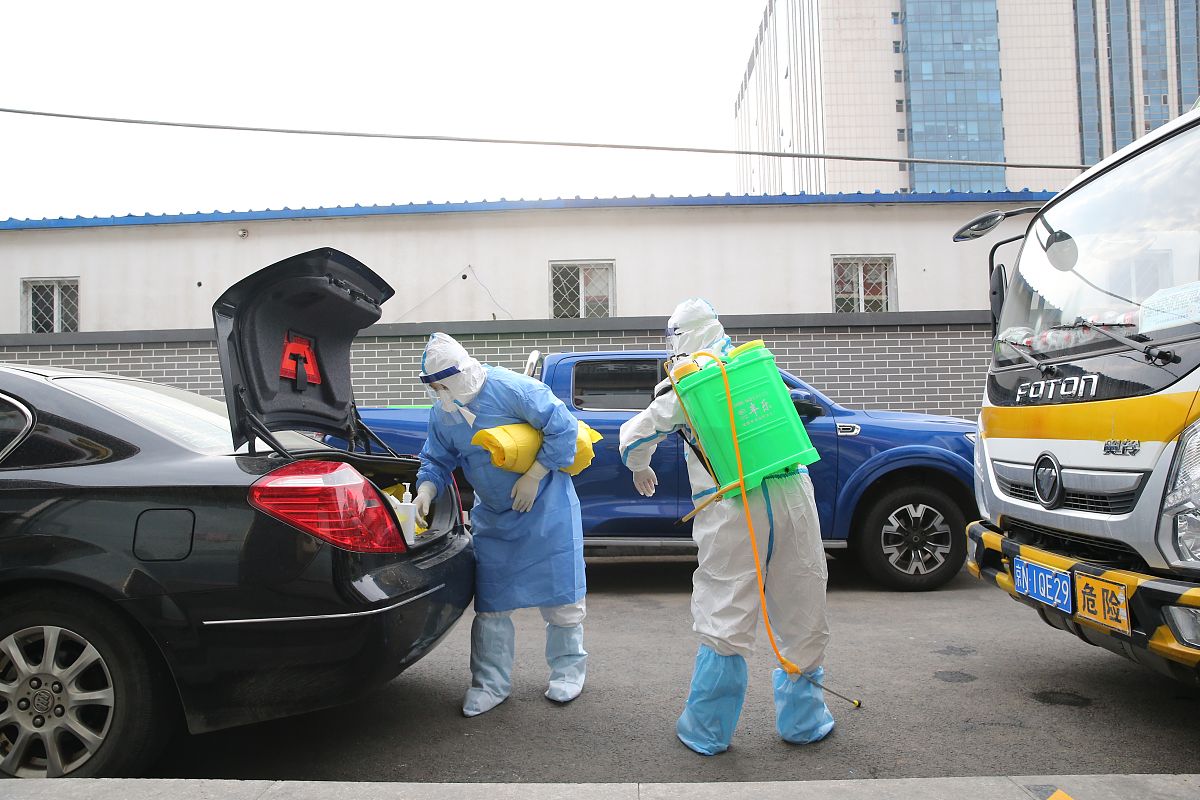 分析可能导致延期交货的因素如：安全事故、环境异常、能源短缺、原材料短缺、设备异常、库存异常、劳动力短缺、质量异常、运输异常等的应急预案