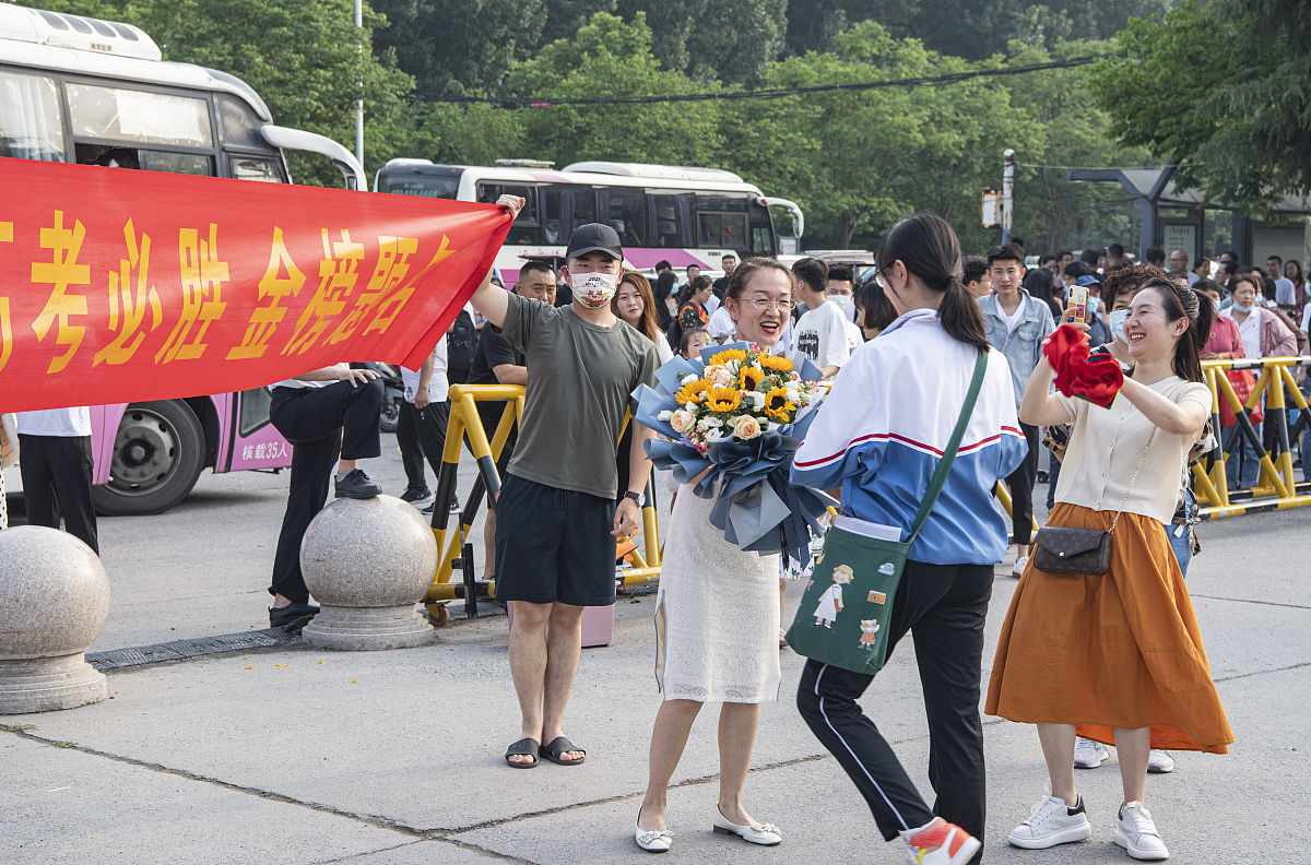 成都五月花技工学校的助学政策