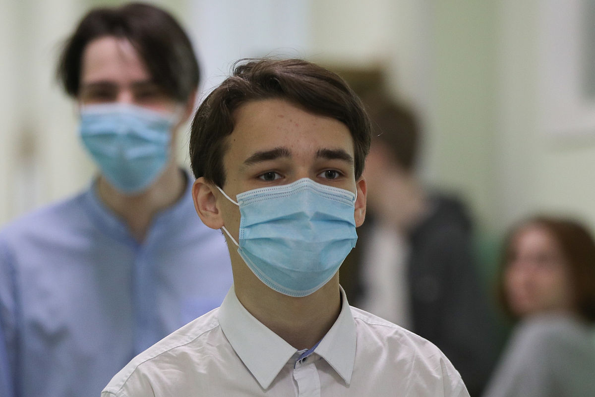 当地时间2020年7月20日,俄罗斯莫斯科,中学生参加全国统一英语考试.mo