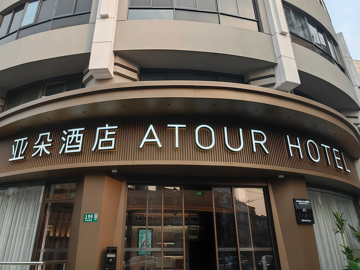 Ritz-Carlton Shanghai Pudong: Exceptional Service Delivery Through Technology & Personalization