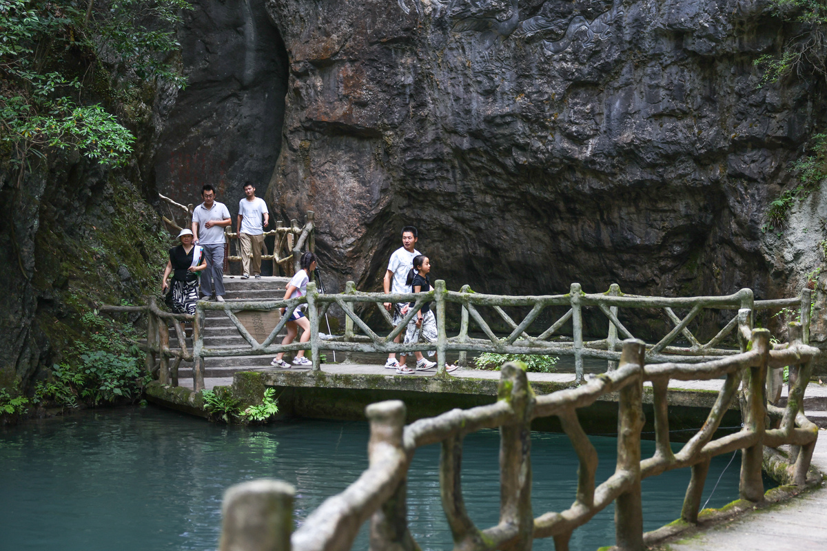 穹窿山有什么吸引人的地方春游日记吧初三学生的水平800字左右