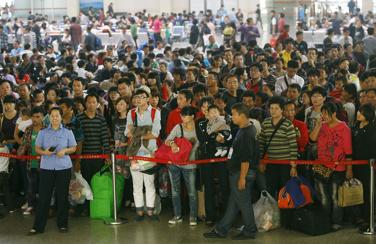 国庆黄金周火车票今起开售，预计9月15日为售票高峰