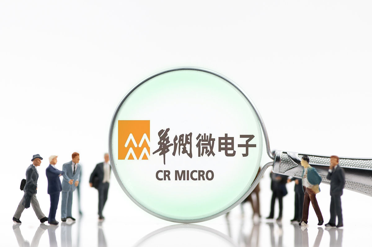 为贯彻落实深圳市城市合规体系建设中关于推进企业合规、社会组织合规的重要部署，持续优化辖区法治化营商环境，邀请到检察官和律师进行合规宣讲，引导上市企业和专精特新企业积极开展企业合规建设工作，助推经济高质量发展。写一份企业合规建设宣讲会的区政府领导致辞，要求每段话的开头对仗工整，要提出3点意见，分3点讲，总字数在2000字左右