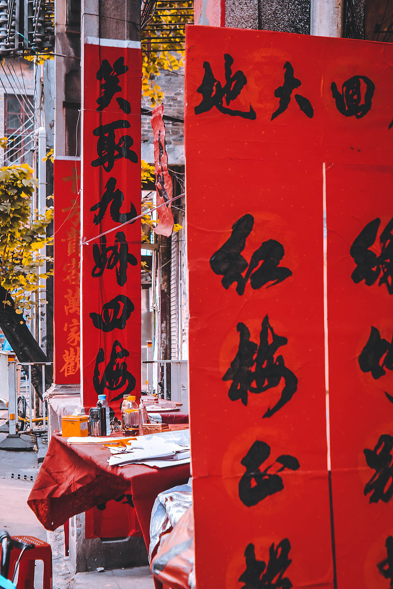 以晚风心里吹为上联，下联：曲奇入口滑 - 对联创作