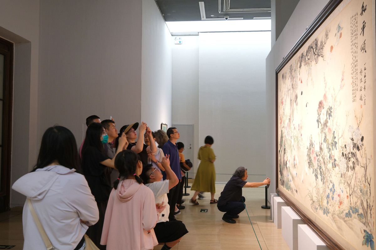 研究生参观“瞬息涌现”艺术展活动总结 - 拓宽艺术视野，感受当代艺术魅力