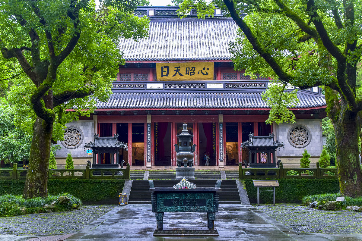杭州旅游攻略：景点、美食、文化和电子商务中心