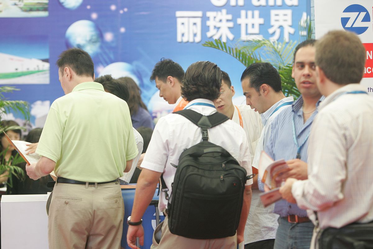 药品管理系统主要是为了用户方便对药品信息、医药指南、留言反馈等信息进行操作也是为了更好的让管理员进行更好存储所有数据信息及快速方便的检索功能对系统的各个模块是通过许多今天的发达系统做出合理的分析来确定考虑用户的可操作性遵循开发的系统优化的原则经过全面的调查和研究。 系统所要实现的功能分析对于现在网络方便的管理根据自己的需求可以进行查询等信息这样既能节省用户的时间不用在像传统的方式需要查询、由于很多