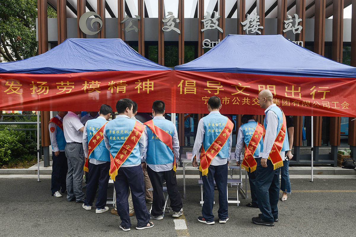 迎接新生志愿者活动总结