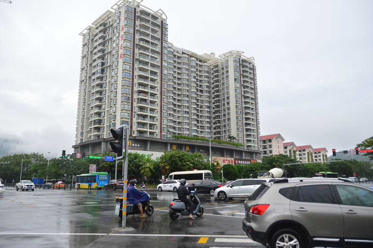 鹿寨火车站旁的楼盘什么时候建的回答加拓展。