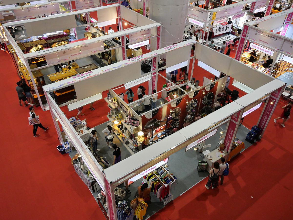 家居建材嘉年华：探索家居设计新趋势，体验智慧生活新方式