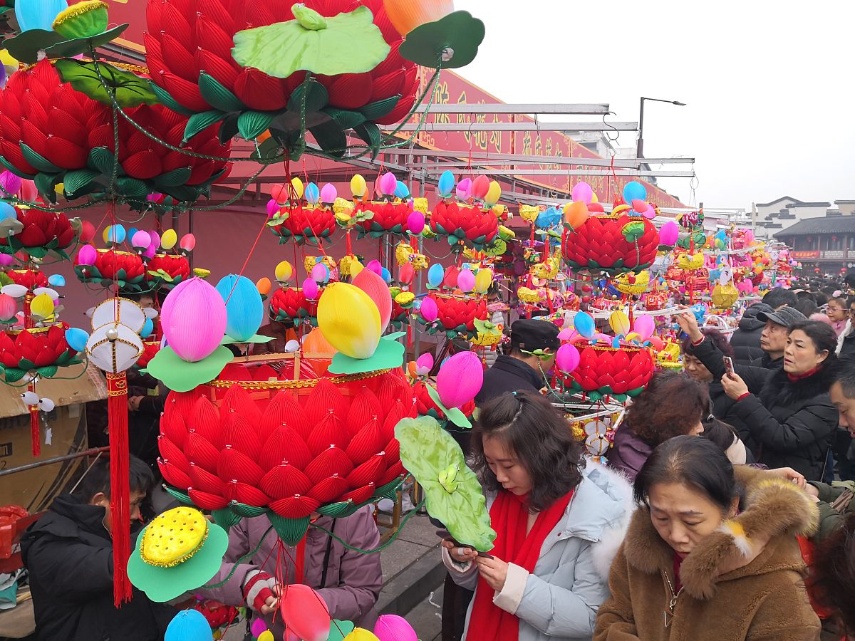 帮我安排一份南京为期两个月的游玩计划