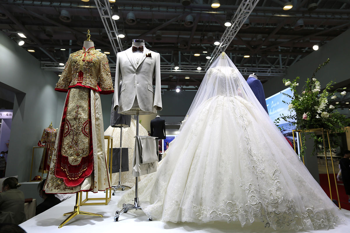 现代婚纱设计：融合建筑元素与可持续理念