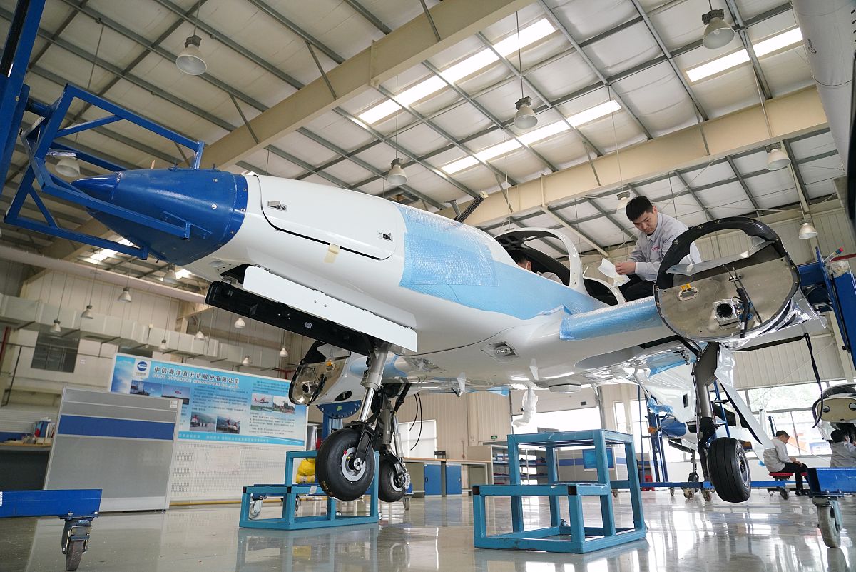 形容8月取得成功的成语和句子 - 新秀崛起，大放异彩