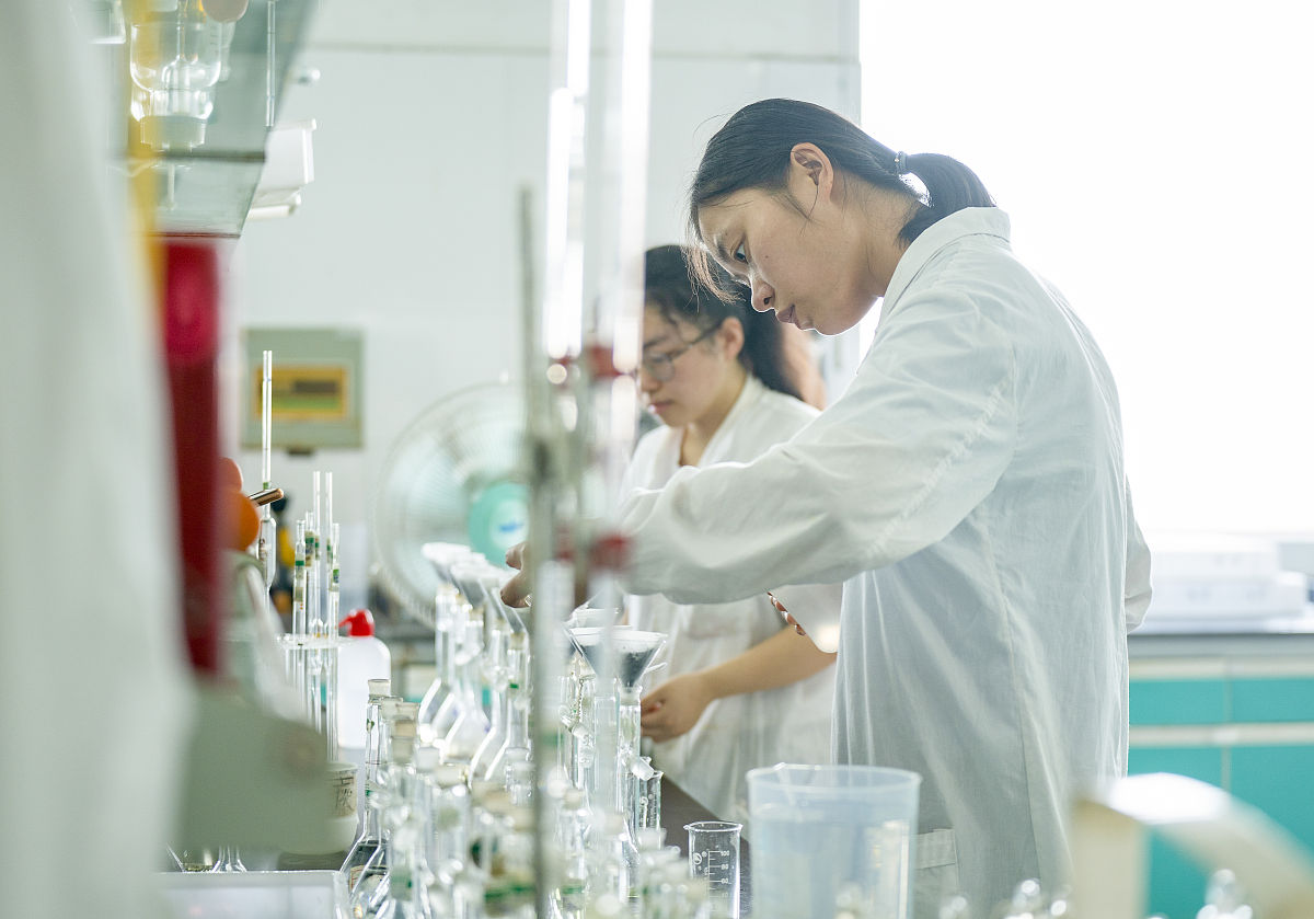 生物工程专业实习报告：天然产物提取、微生物发酵、啤酒与葡萄酒生产、药品研发等实践体验