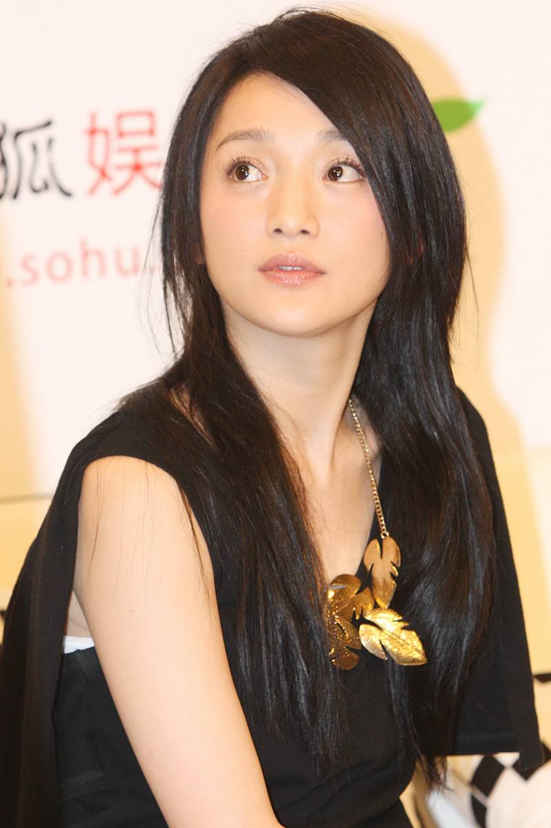 2009年4月24日,北京,周迅出席环保官网落户搜狐活动.+++_+++周迅,受伤