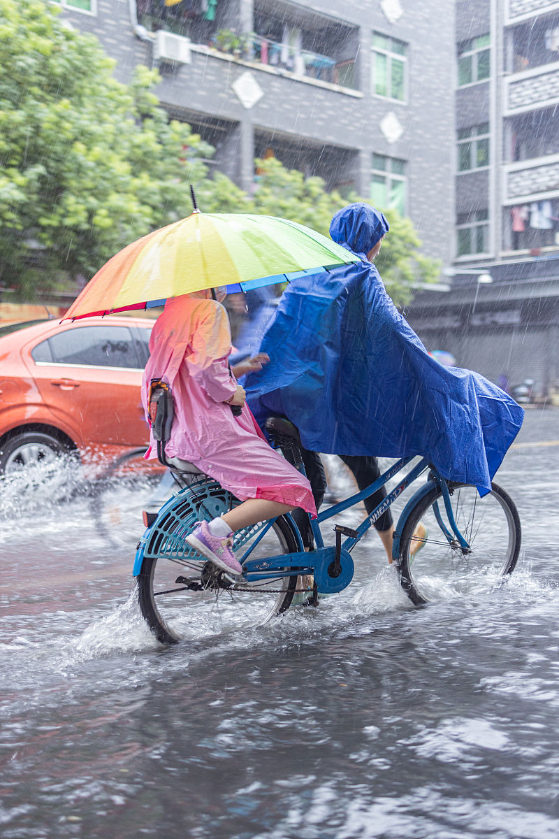 下雨天骑车怎么才能避免不打滑