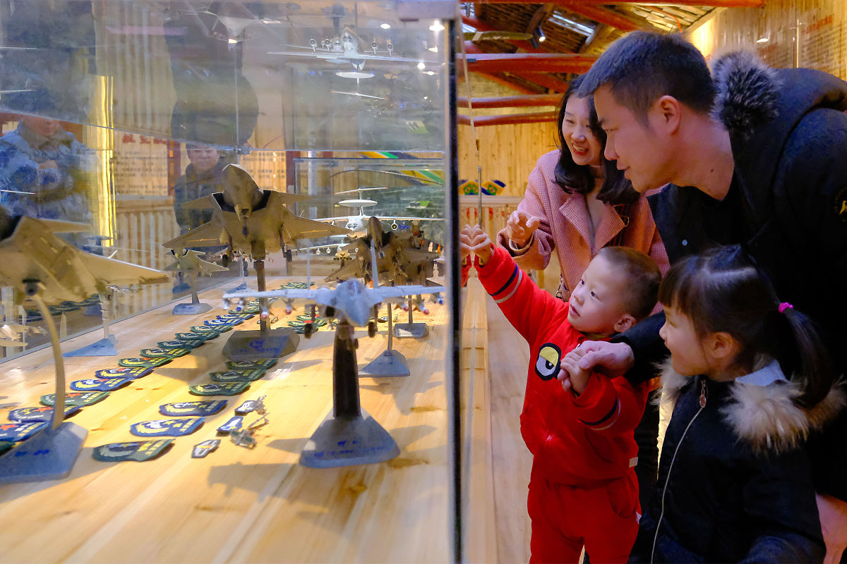 写一篇新闻稿报道幼儿园开展我爱我的武昌城活动内容包含小朋友在幼儿园沉浸式体验武昌城模型；实地逛武昌城；做小导游介绍武昌城