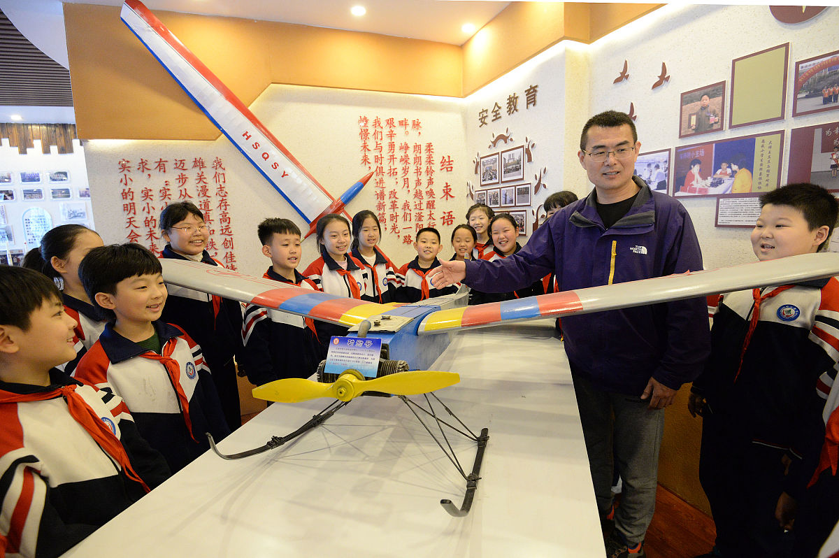 只有将理解高水平科技自立自强和付出实际行动为科技做出属于我们当代青年人的青春力量相结合 续写