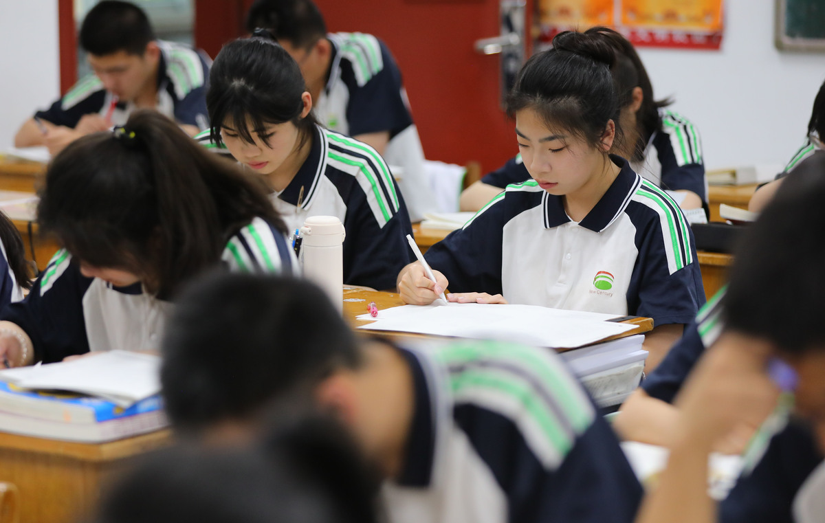 勐海县初中生高铁学校：学几年？好不好？