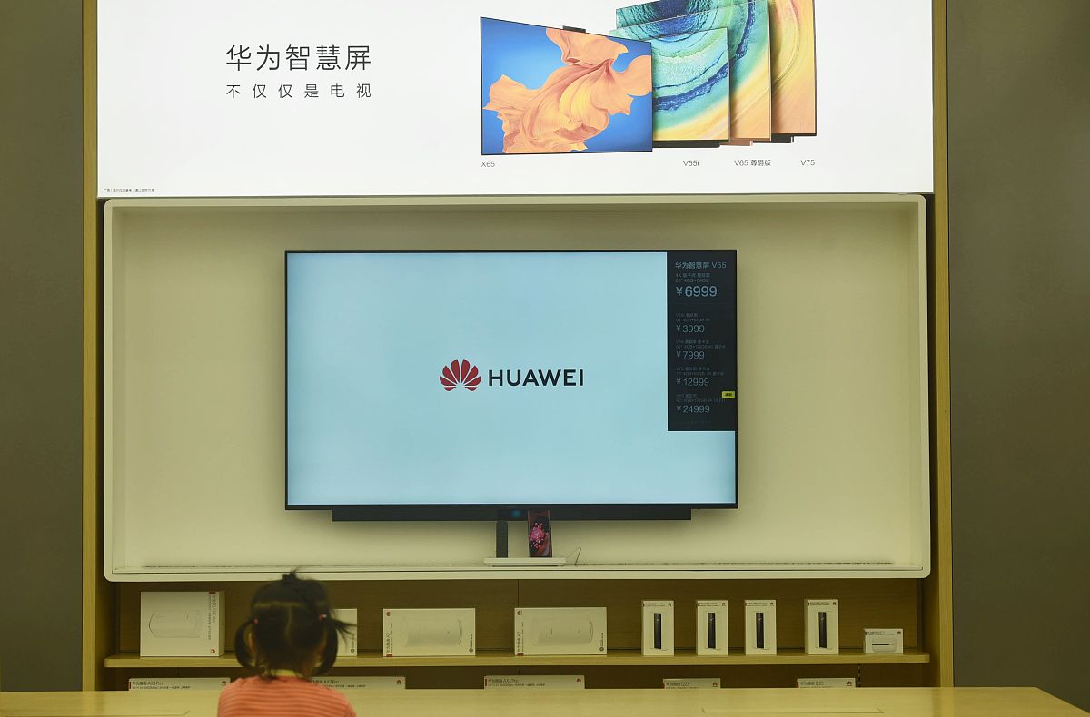 平板华为麒麟片版1和新pros90旗舰版哪个好帮我用200字详细描述