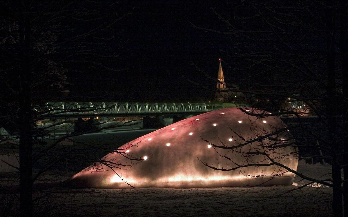 2004年3月,芬兰开米镇(kemi)和北部的若瓦涅米市(rovaniemi),当地举行