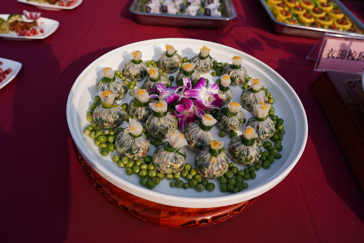 2021年10月23日,杭州,浙江农林大学校园美食节现场.