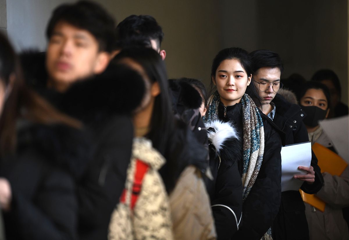 重庆文化艺术职业学院播音与主持专业学什么？培养目标及技能解析