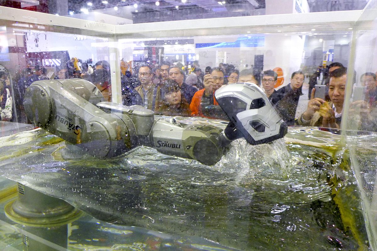 作为一家水下机器人公司的负责人请为我提供一些好的服务特色