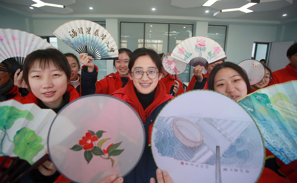 小学二年级手工团扇制作荷花给二组不错的题词