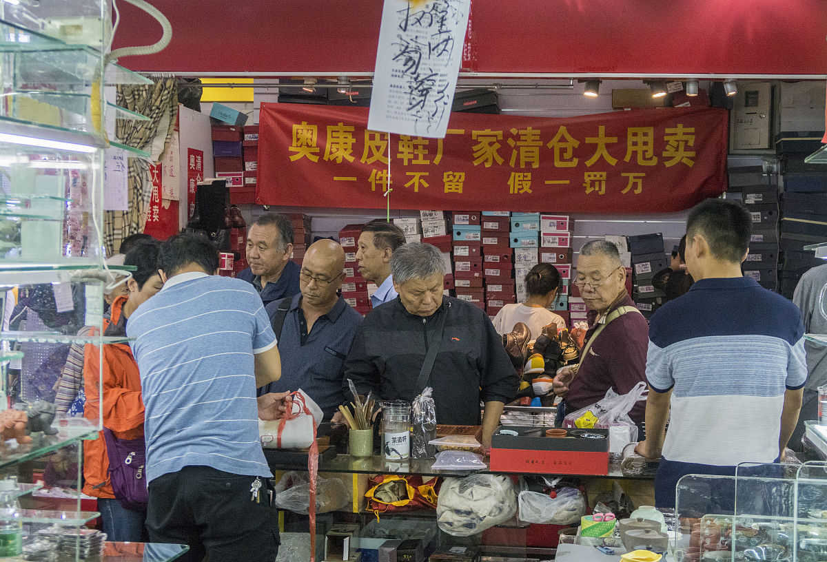 2018年9月28日,北京,开业20年后,官园批发市场今天午后开始撤市,市民
