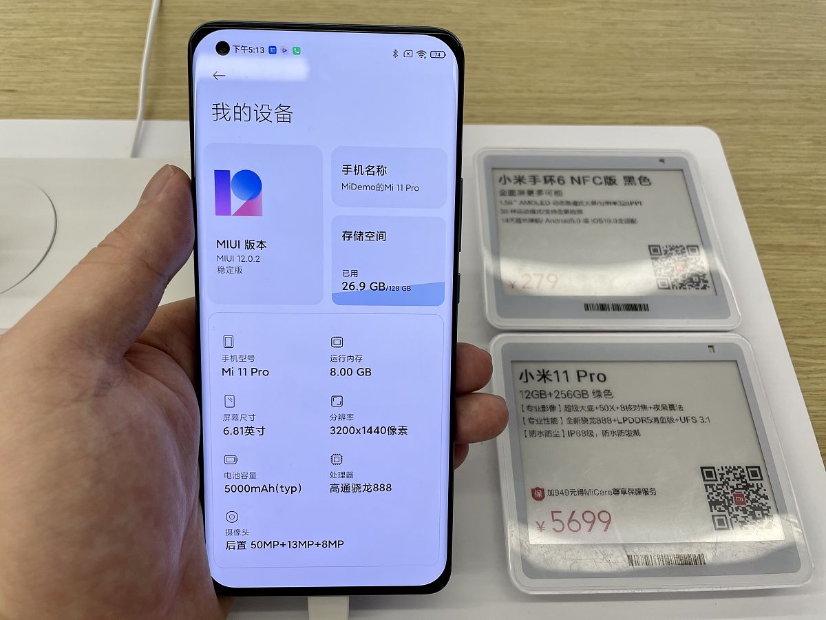 红米k40s配置8+256和vivos15配置8+125哪个好帮我用200字详细描述
