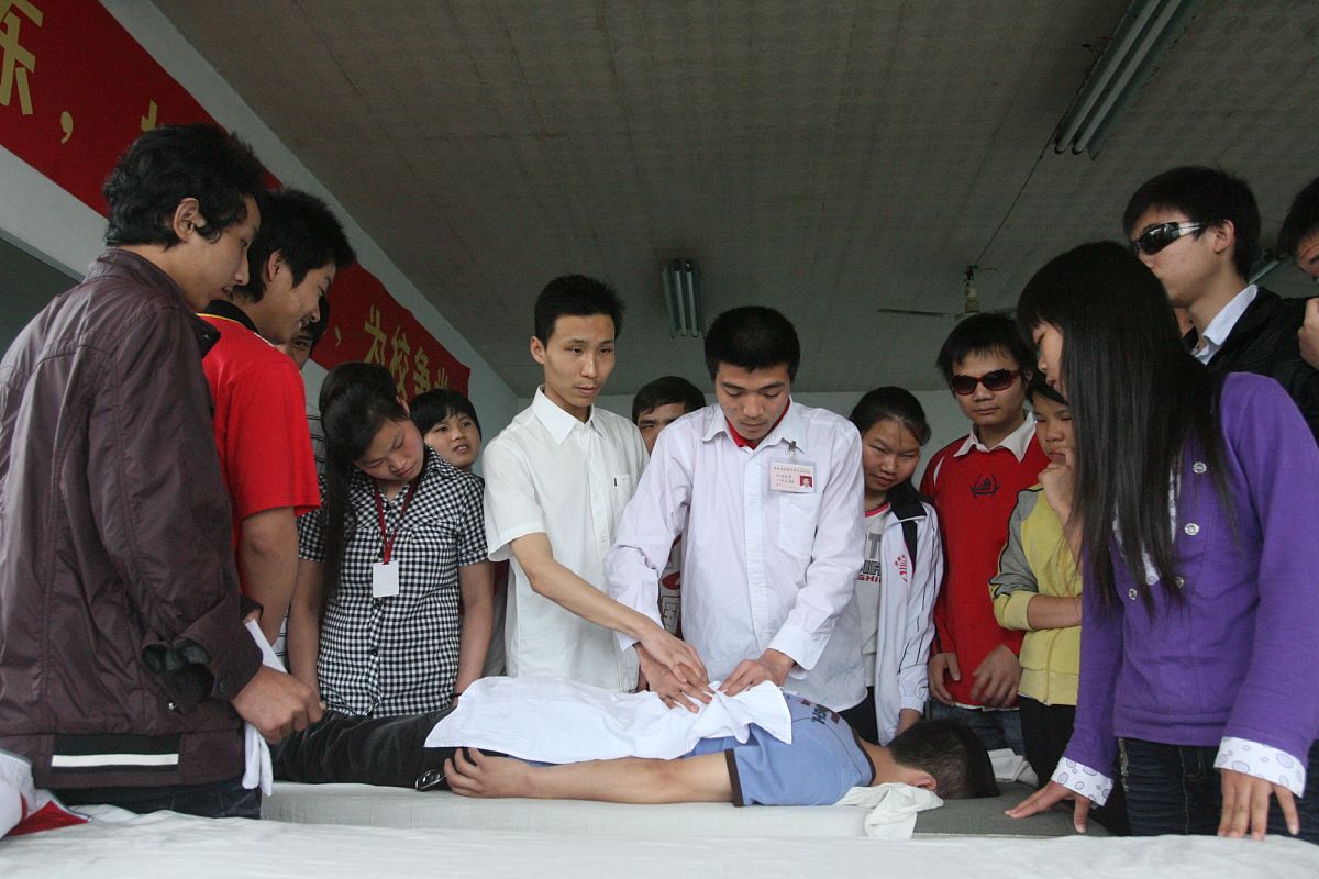 重庆卫生技工学校针灸推拿专业：培养优秀针灸推拿师