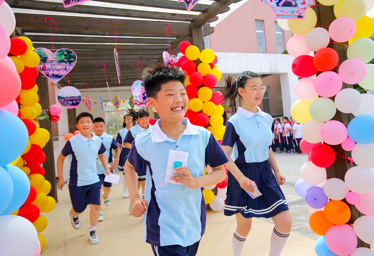 难忘的十岁集体生日：小学趣味活动方案