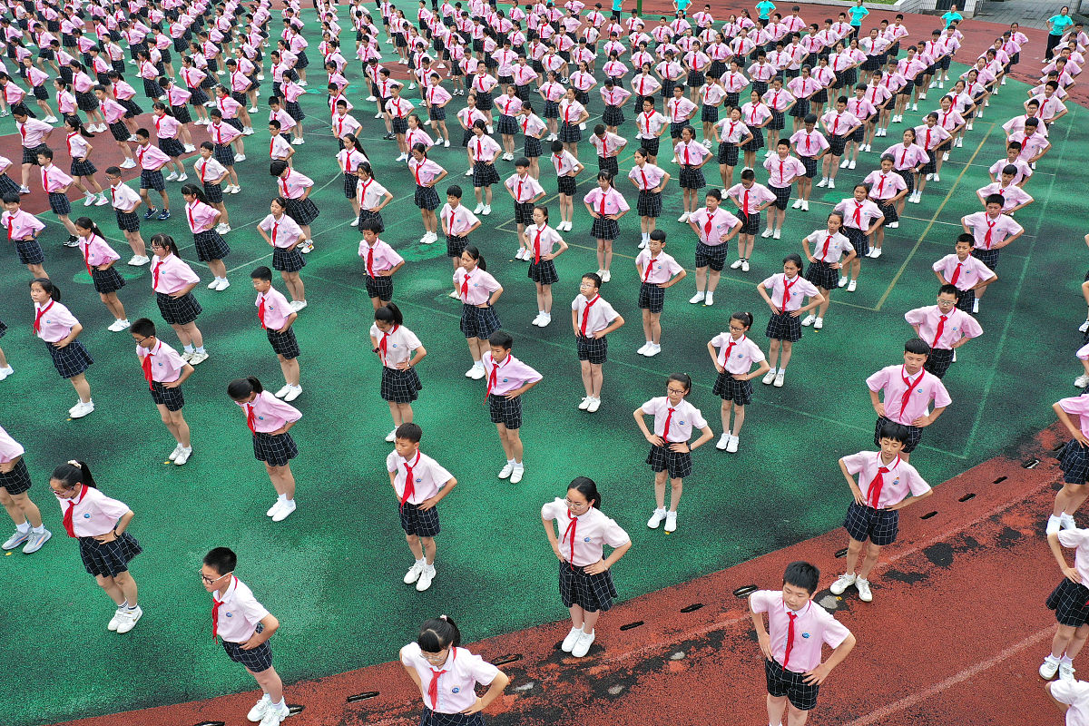 为了保证下楼梯的秩序以及在集合时的秩序请给我一份学生课间操集合的方案