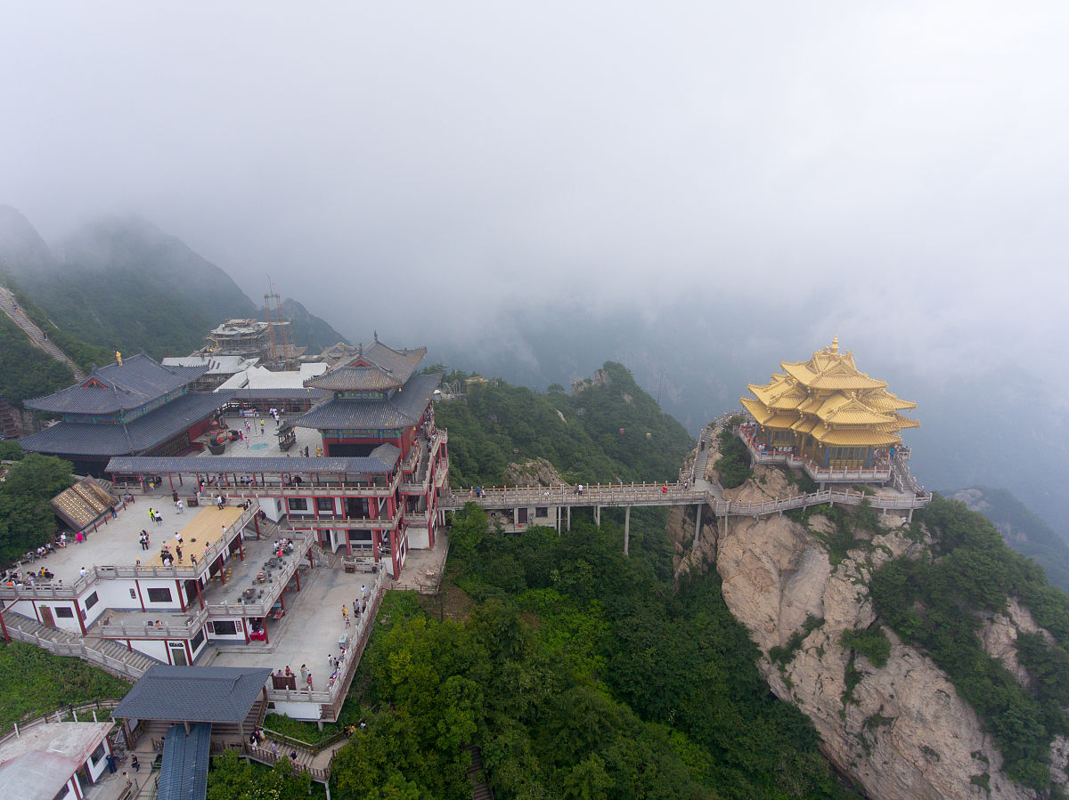 洛阳老君山旅游攻略：险峻奇峰、道教圣地、文化体验