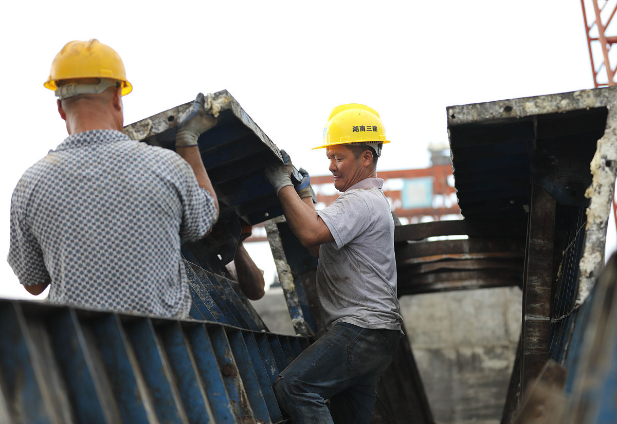 还有其他关于项目工地中项目经理感人事迹的征文吗