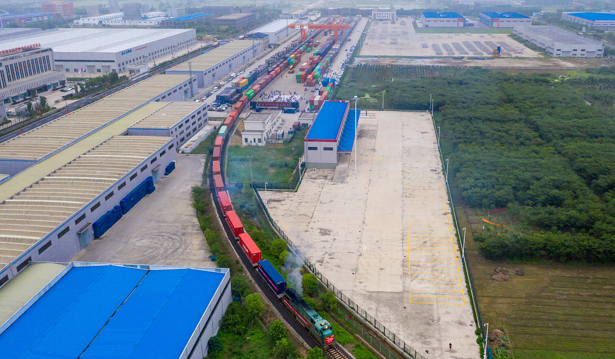 成都铁路学校分享高栏港疏港铁路通车试运营