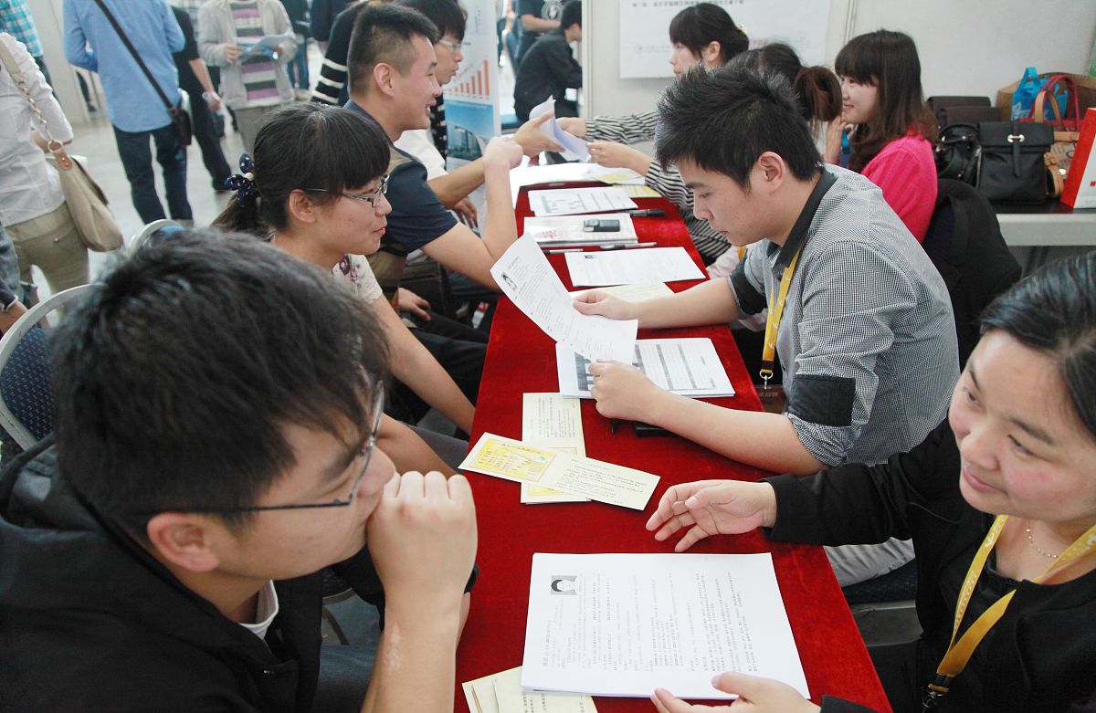 生成一份实习单位鉴定意见