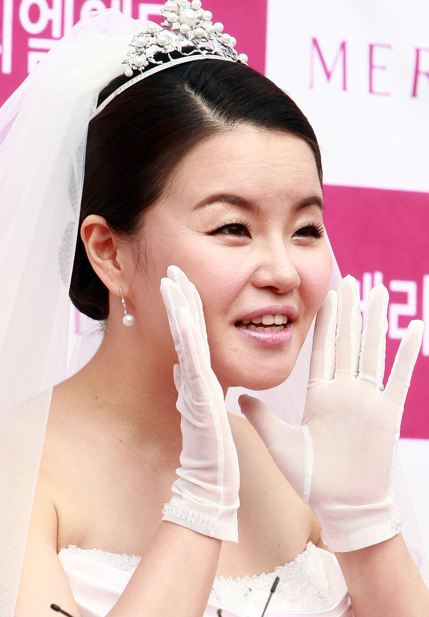 2009年5月22日,首尔,韩国著名搞笑艺人金孝珍大婚记者会.s. korean en