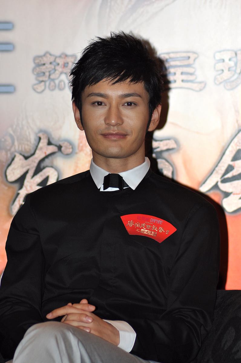 2010年7月6日,上海,电影《唐伯虎点秋香2》新闻发布会.黄晓明+++_+++