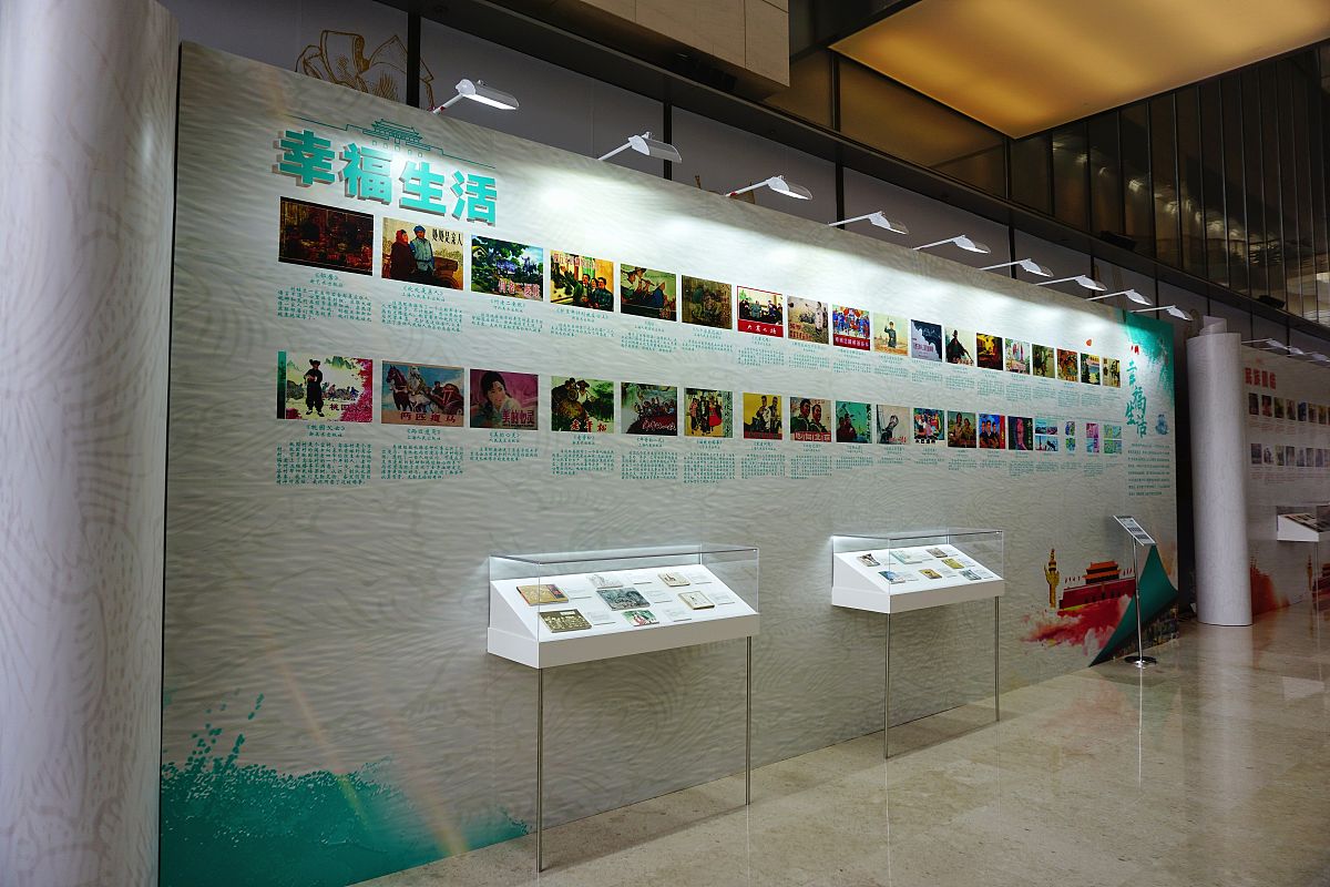 2019年9月15日,北京,"红色故事绘——连环画里的新中国70年"展览活动