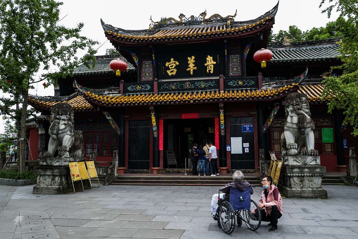 肇庆市商业旅游中等职业学校2023年招生要求 - 培养商业旅游类专业人才