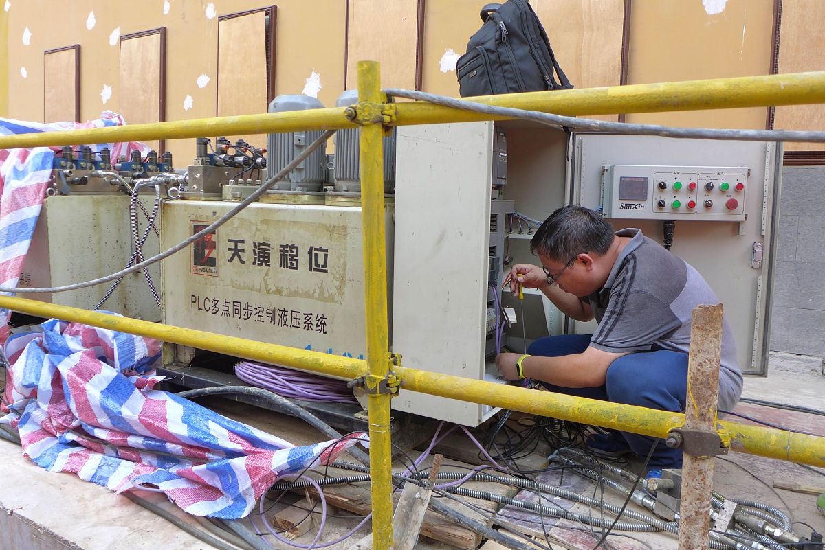 一个检测单位就是县城外围链接县城的公路成立工地试验室母体检测单位自己的工地实验室这些参数检测都可以做的工地的套筒钢绞线外加剂还有水稳沥青配合比这些都需要送第三方检测和做配合比吗？