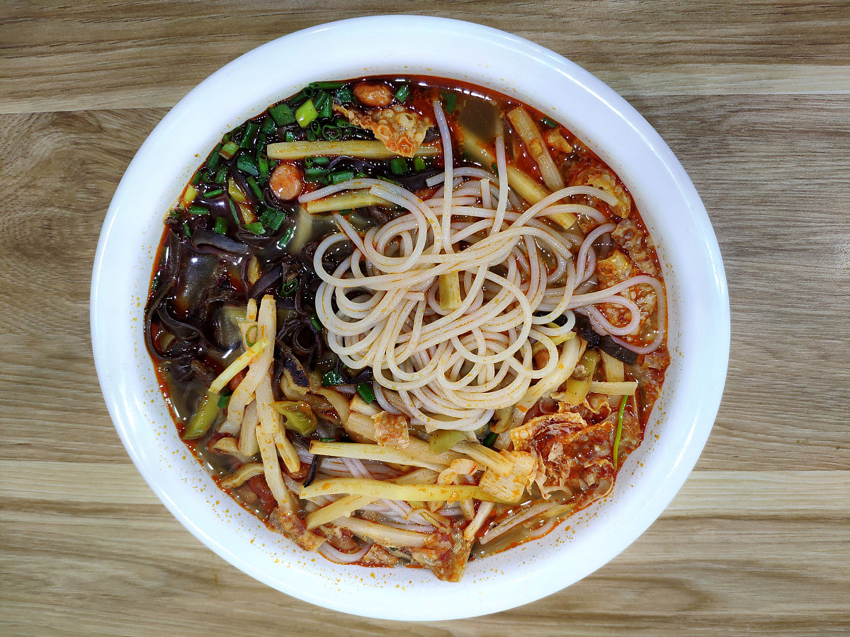 为标题【螺蛳粉的简单做法】写一段文案字数100字左右