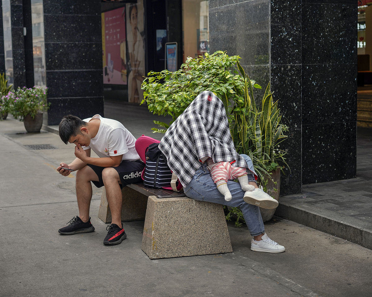 宝宝晚上总是要吃几次奶怎么办